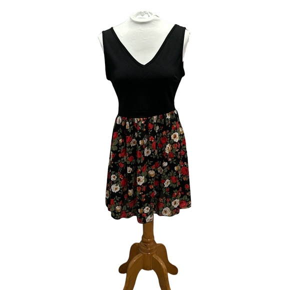 Vibe Sportswear Dress - Picture 1 of 6